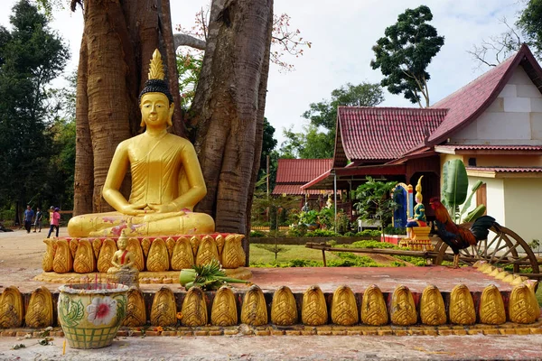 Gouden Boeddha in wat — Stockfoto