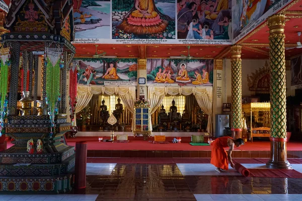 Monk in Wat Sainyaphum — Stockfoto