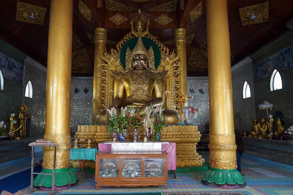 Bouddha doré dans le temple — Photo