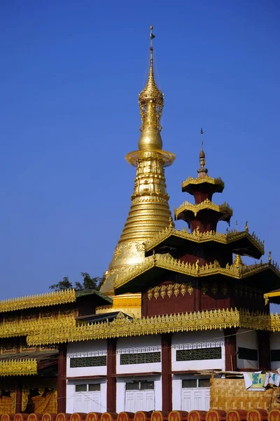 Дах золота пагода — стокове фото