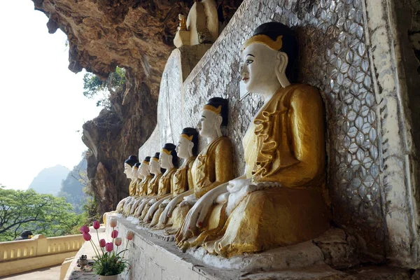 Buda en cueva —  Fotos de Stock