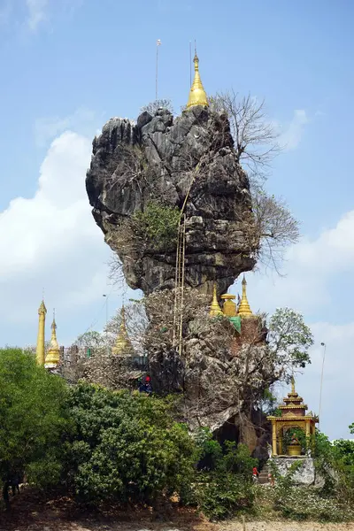 Pagoda Kyaukkalat en Myanmar —  Fotos de Stock