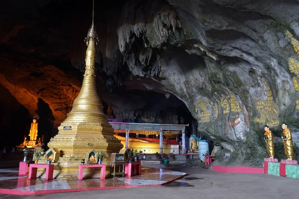 Stupa dans la grotte de Saddar — Photo