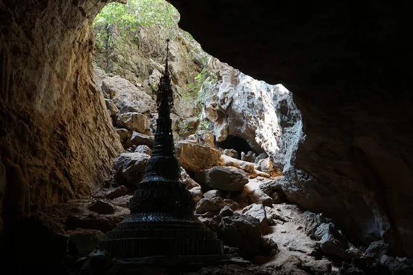 Stupa i Saddar grotta — Stockfoto