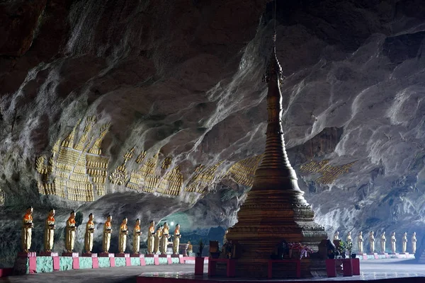 Dentro de la cueva de Saddar —  Fotos de Stock