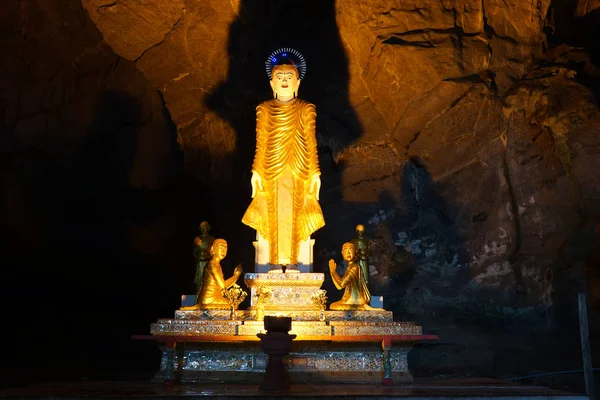 Buddha nella grotta di Saddar — Foto Stock