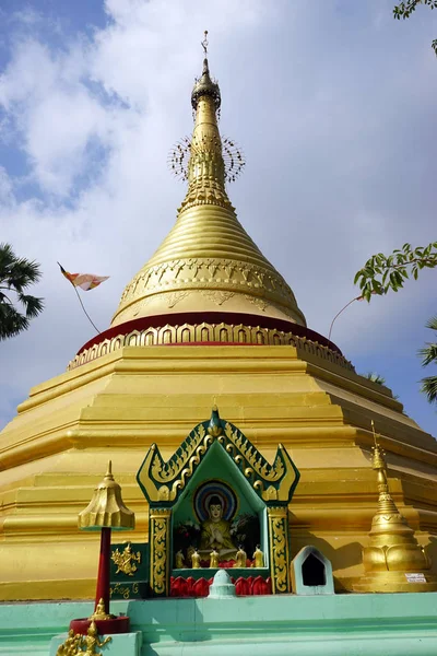Estupa budista em Mianmar — Fotografia de Stock