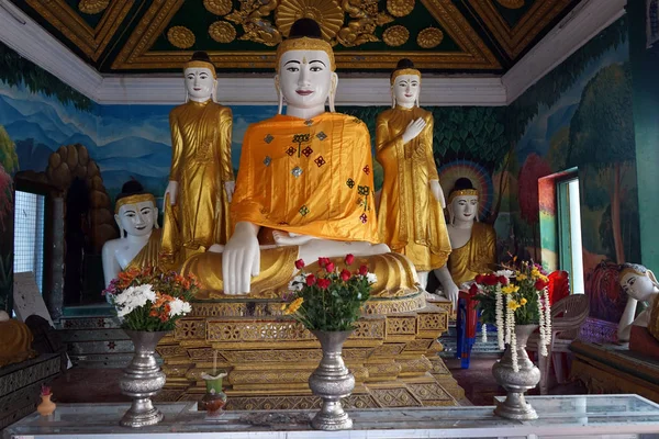 Boeddha's op altaar — Stockfoto