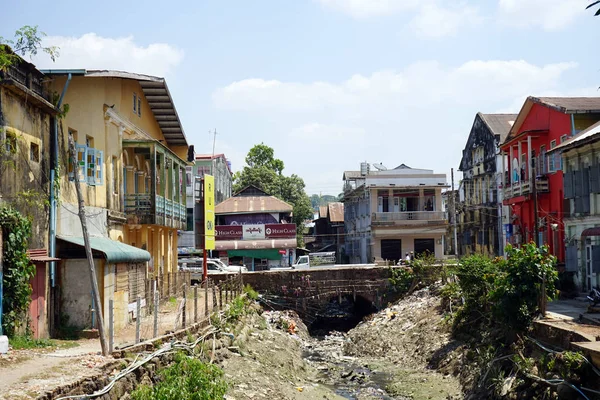 River and houses — Stock Photo, Image