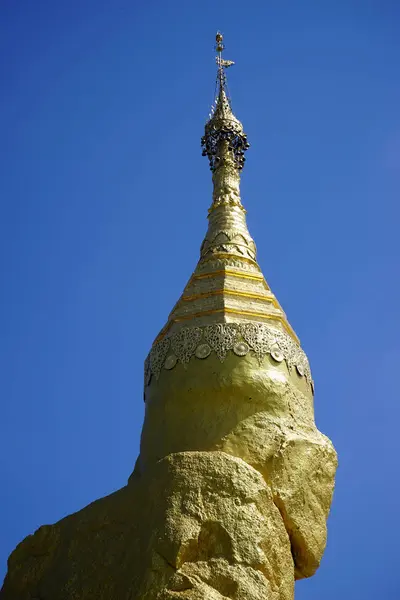 Золотой камень в Мьянме — стоковое фото