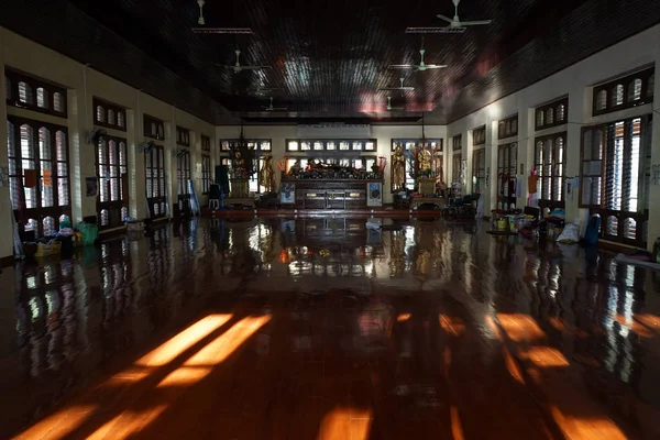 Meditation hall in Myanmar — Stock Photo, Image