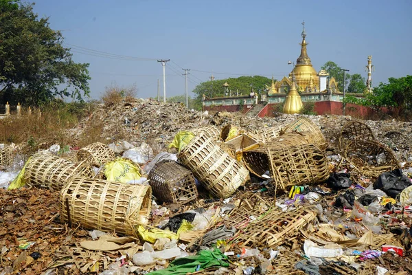 Корзины и мусор — стоковое фото