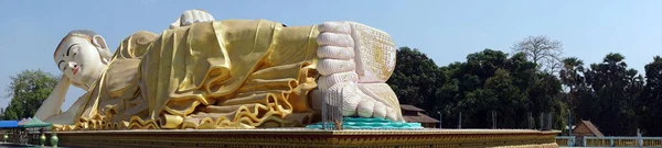 Мия Тха Ляунг Лежащий Будда — стоковое фото
