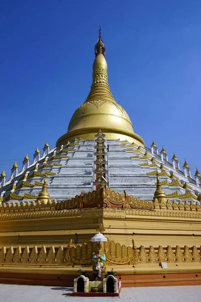 Большая золотая пагода — стоковое фото
