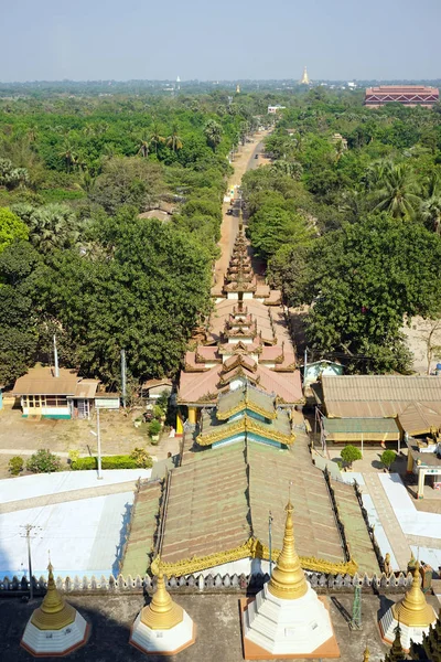 Vista dalla pagoda Mahazedi — Foto Stock