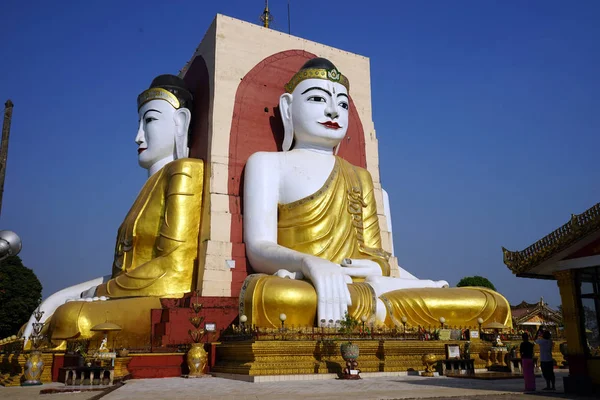 Buddhas in paya — Stock Photo, Image