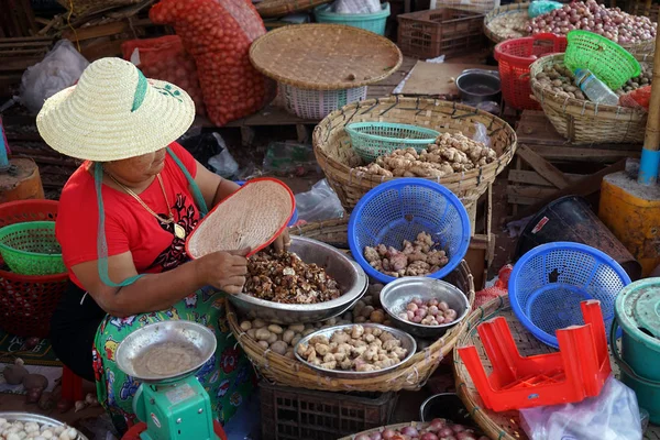 Mercado de verduras en Bago — Foto de Stock