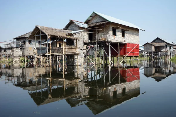 Domy drewniane w Myanmar — Zdjęcie stockowe