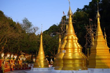 Genç rahipler Myanmar