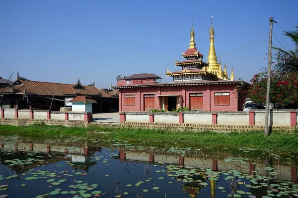 Pond and monastery — Stock Photo, Image