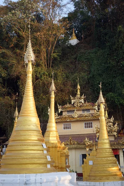Pagoda Shwe Oo Min jeskyně — Stock fotografie