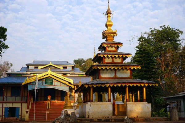 Ancien monastère au Myanmar — Photo