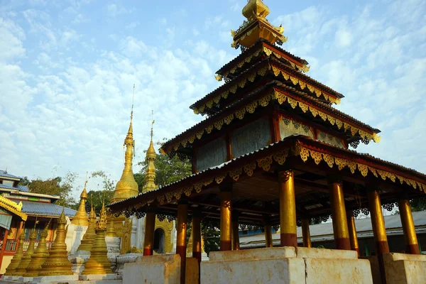 Tempel und Stupas — Stockfoto