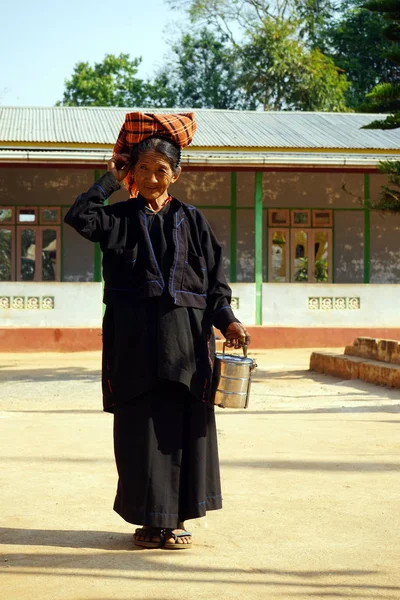 Birmese vrouw in Myanmar — Stockfoto