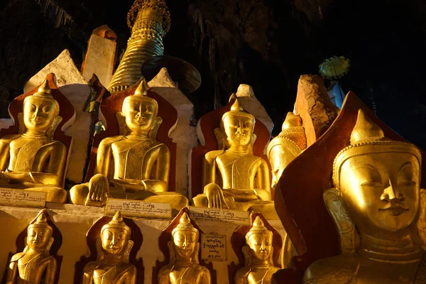 Budas en cueva —  Fotos de Stock