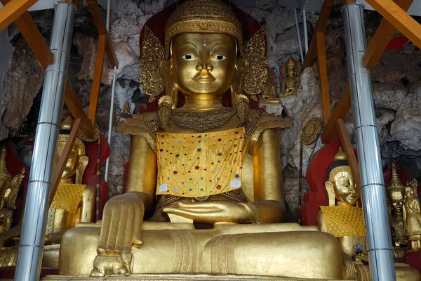 Golden Buddhas in Myanmar — Stock Photo, Image