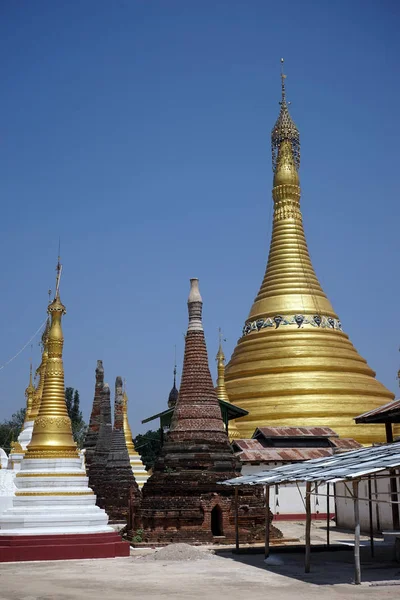 Goldene Stupas in Myanmar — Stockfoto