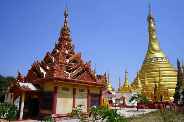 Gouden stoepa's in myanmar — Stockfoto