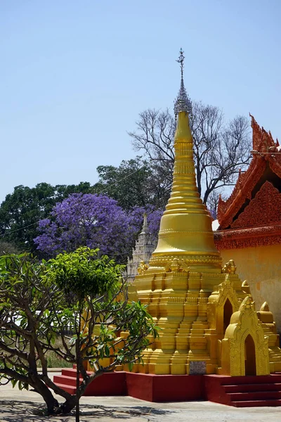 Goldene Stupas in Myanmar — Stockfoto