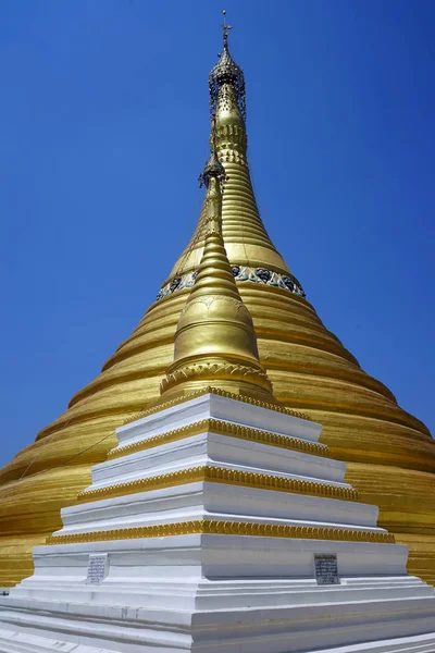 Arany sztúpák Mianmar — Stock Fotó
