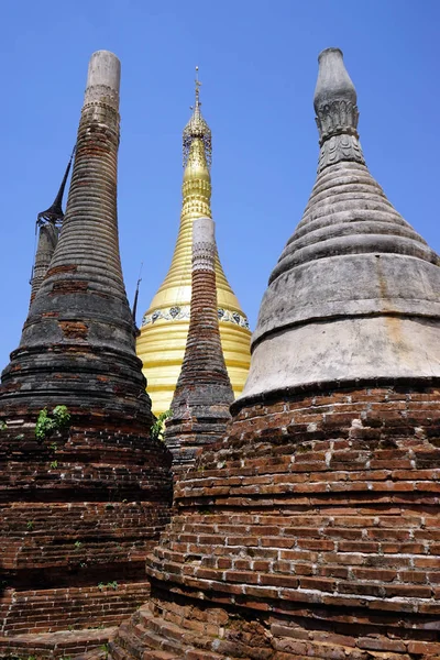 Rows of stupas — Stock Photo, Image