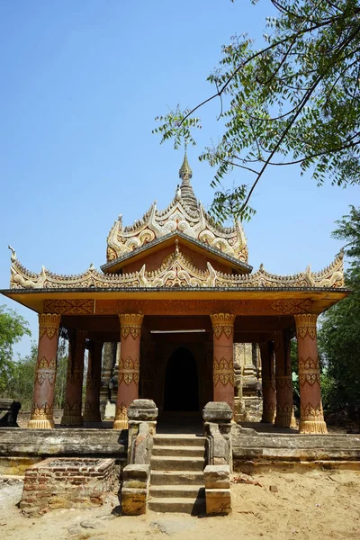 Fehér stupas Bagan városban — Stock Fotó