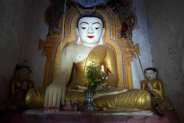 Buddha i templet — Stockfoto