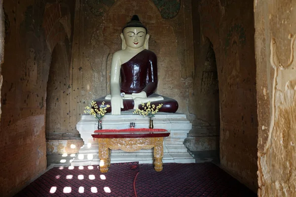 Buda en el templo — Foto de Stock