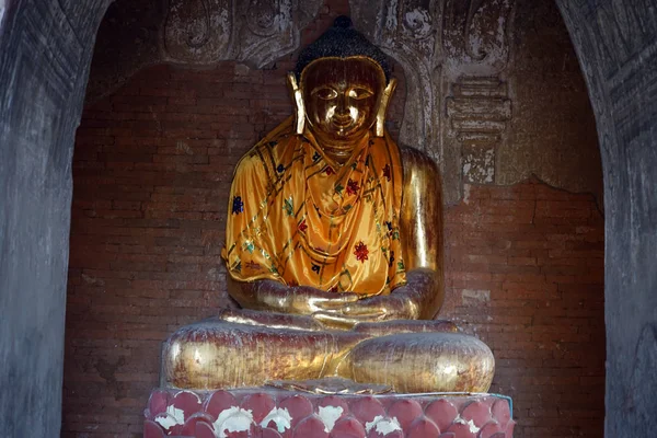 Gouden Boeddha in Bagan — Stockfoto