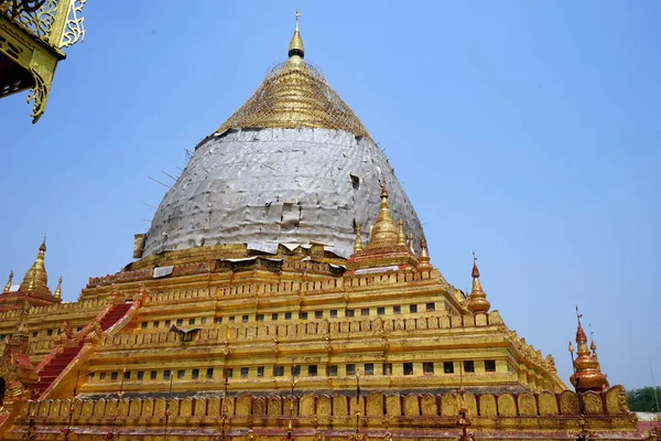 Shwezigon paya in Bagan — стокове фото