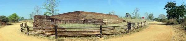 Gamle mur og vej - Stock-foto