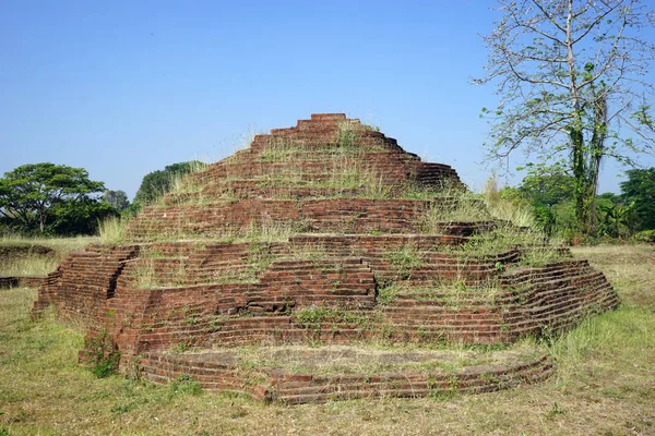 Forntida tegel stupa — Stockfoto
