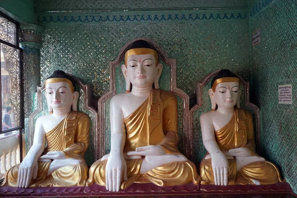 Buddhas in temple — Stock Photo, Image