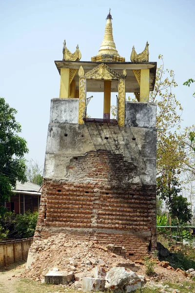 Torre arruinada en Myanmar — Foto de Stock