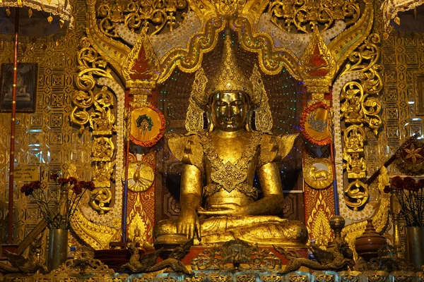 Zlatý Buddha v Myanmaru — Stock fotografie