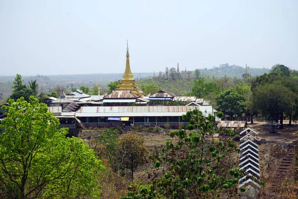 Stupa med tempel — Stockfoto