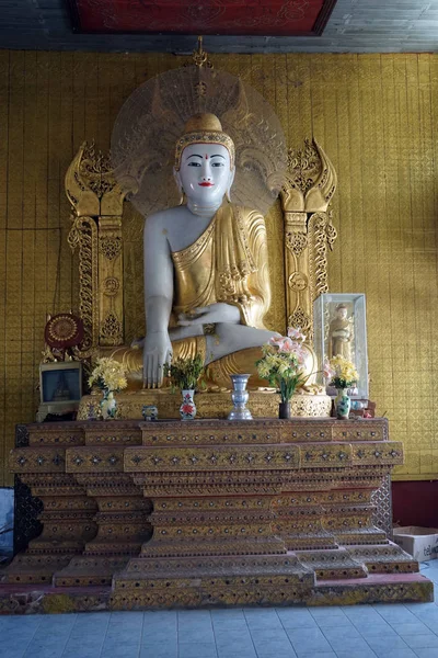 Boeddha in paya — Stockfoto