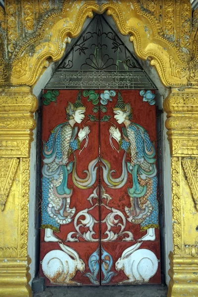 Door of stupa — Stock Photo, Image