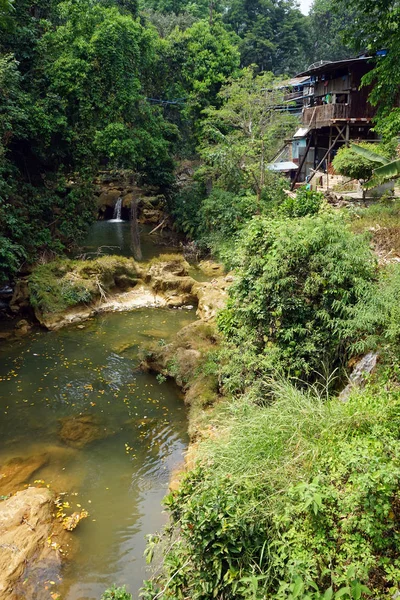 Ποτάμι κοντά στο σπήλαιο — Φωτογραφία Αρχείου
