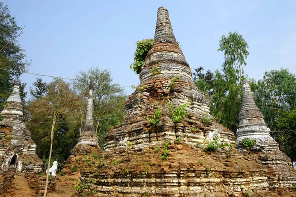 수도원에 stupas — 스톡 사진